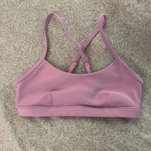 Alo Yoga Intrigue Bra - Pink Lavender